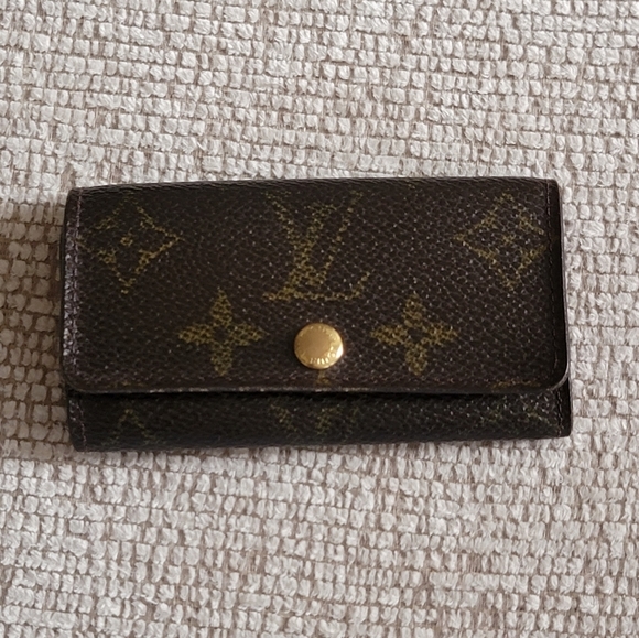 Louis Vuitton Authentic Key Holder - Picture 1 of 14